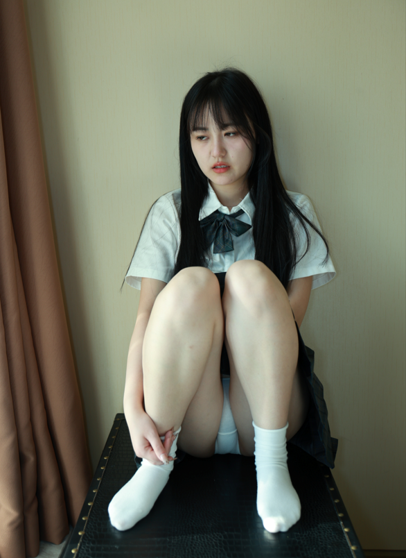 清纯素人小姐姐【糖糖】JK制服 超大尺度 极品私拍 【245P1.54G】