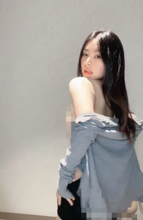 舞蹈女神 【茜茜】狂跳抖音热舞 擦玻璃等+道具自慰 喷水! 【4V3.14G】