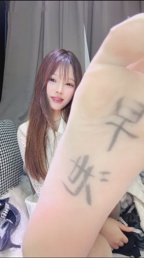 玩物直播上海琪琪sama-251211 红绿灯早泄边缘挑战【1V】【657MB百度云】
