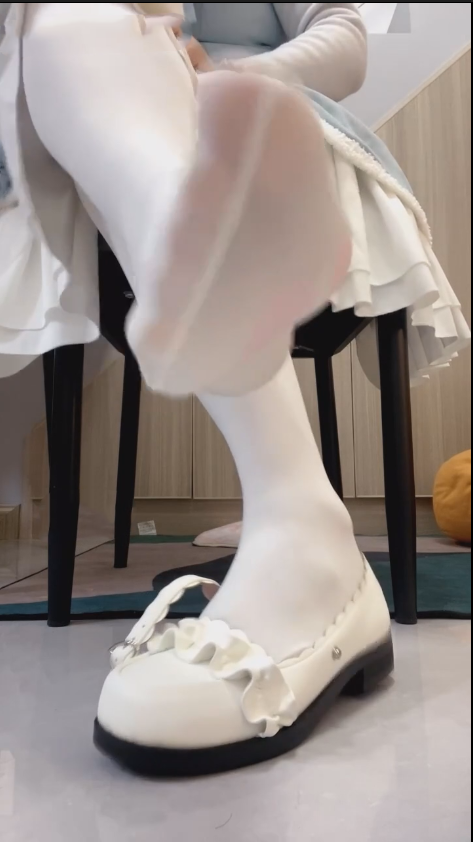 玩物直播柠萌小主-251213 红绿灯早泄榨3次【1V】【320MB百度云】