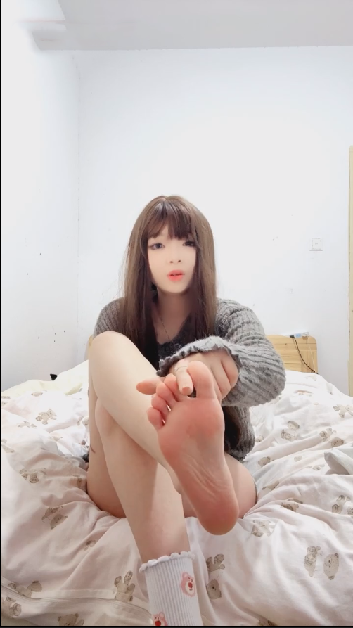 玩物直播黑心小魔女-251217 想闻女孩子屁股？+早泄榨精场【2V】【403MB百度云】