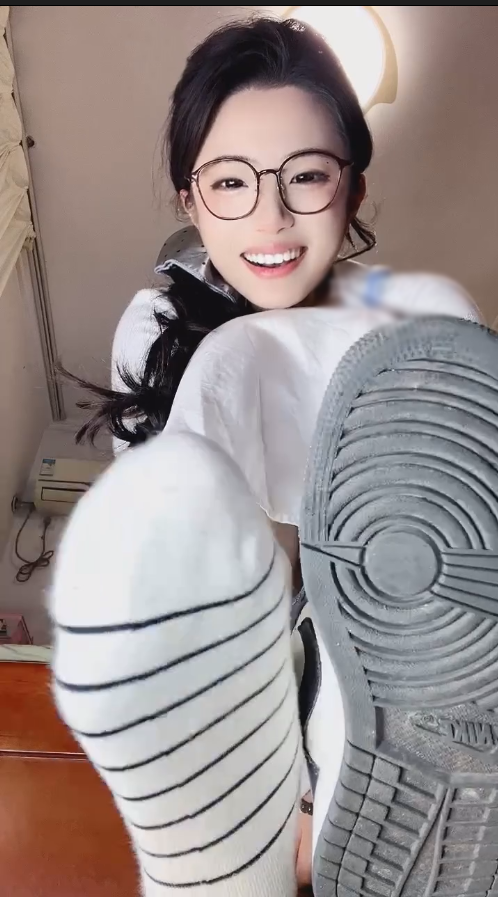 玩物直播布丁s-251219 贱狗滚进来实名 【2V】【1G百度云】
