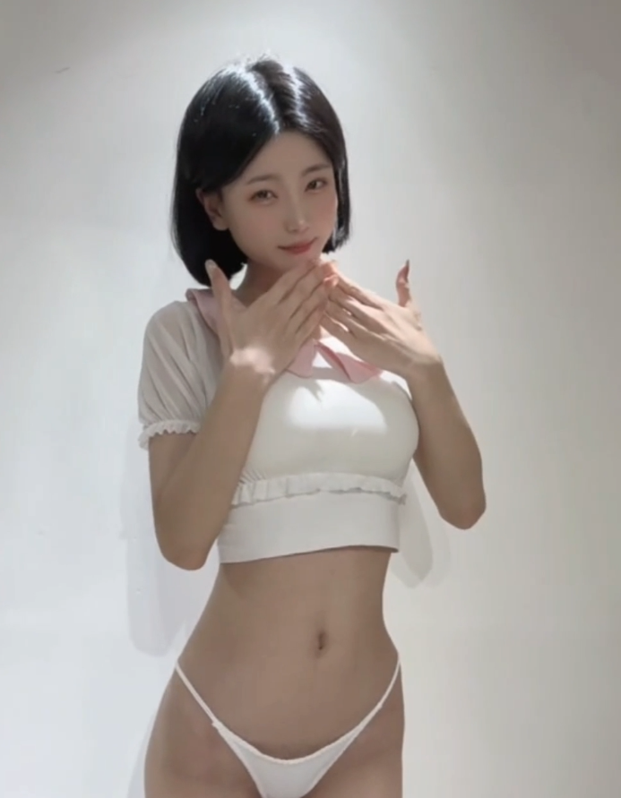 快手68W甜美嫩妹-徐凡凡-高价裸舞福利(16V,329M)