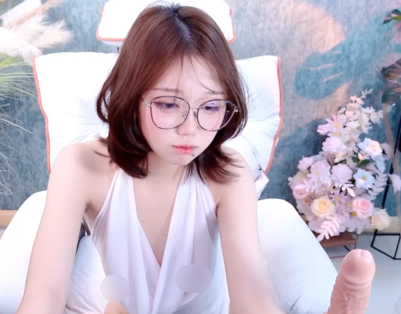 stripchat娇小嫩妹-ZoeLily2026-门票大秀(2V,5.56G)