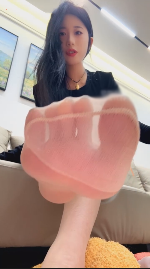 玩物直播芭妮s-251219 红绿灯进来被寸止给肉丝脚底磕头【1V】【492MB百度云】