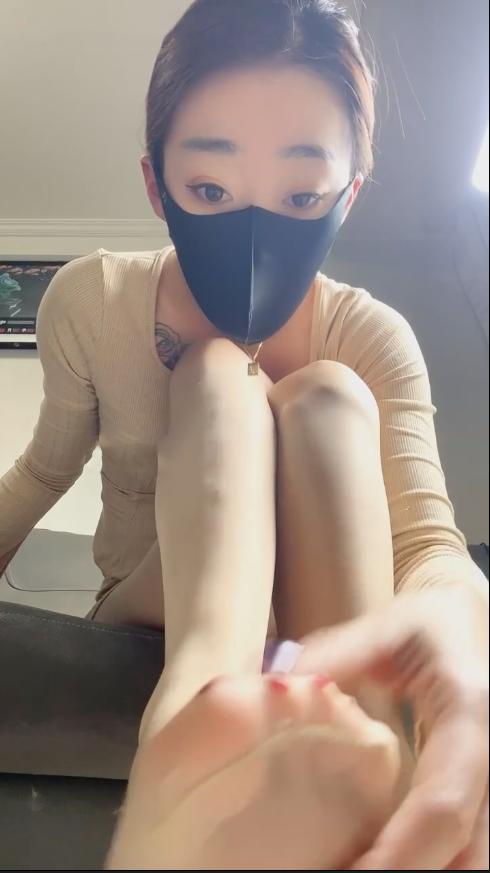玩物直播颜艺很ss-251216 红绿灯红底肉丝治疗早泄狗【1V】【387MB百度云】