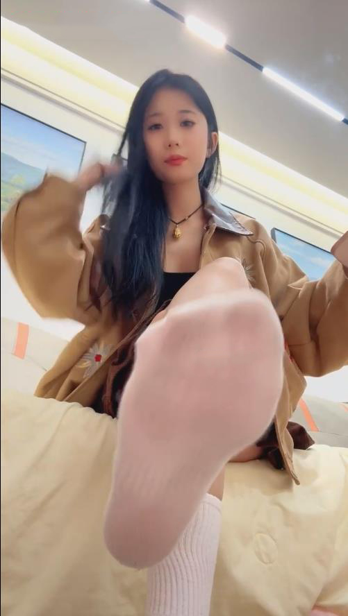 【改错误连接】玩物直播芭妮s-251218 红绿灯一直没洗的白棉袜需要你来除臭了【1V】【512MB百度云】