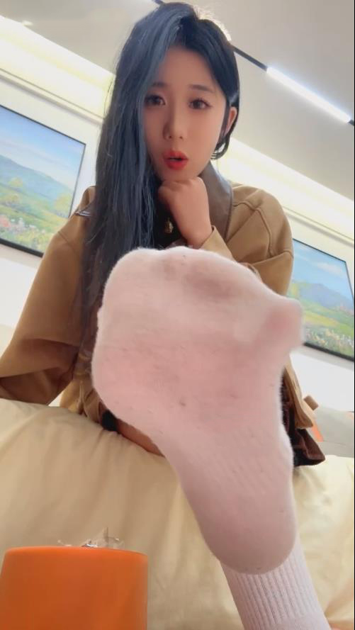 【改错误连接】玩物直播芭妮s-251218 红绿灯一直没洗的白棉袜需要你来除臭了【1V】【512MB百度云】
