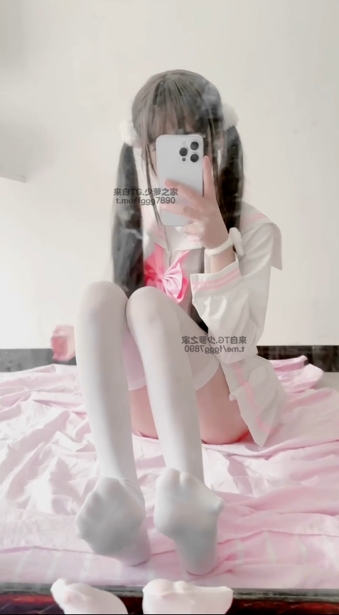 小雯宝宝  柔  推特少萝新更双马尾白丝粉色水手机对镜露脸自慰18min【1V 668MB】