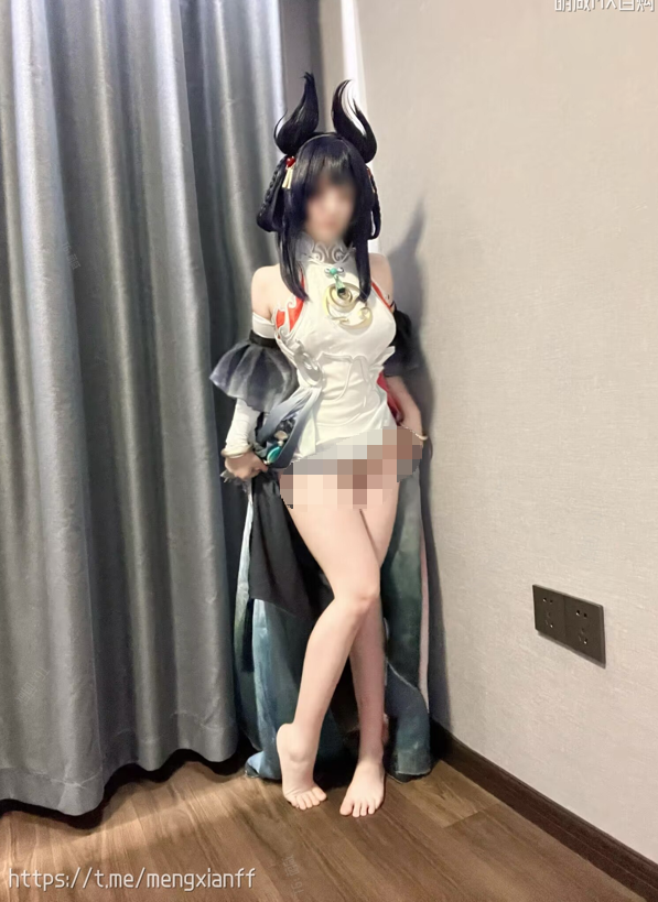 意宝 顶级巨乳白虎萝莉，cos王者荣耀离恨烟，喷水自慰  【35P 5V 204MB】
