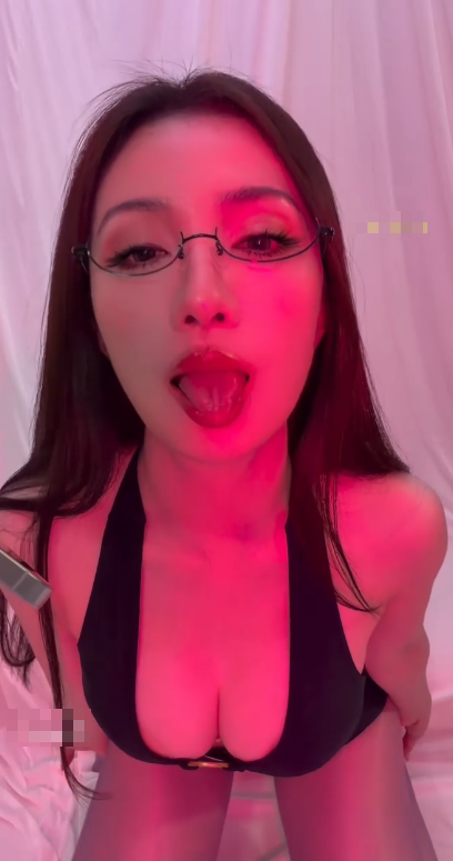 晚安yoyo 2609妖艳后妈倒计时+战袍刮擦 2V319M百度盘