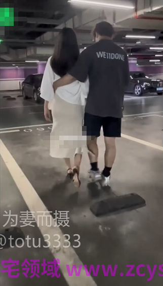 长沙绿帽，【淡雅蜜柚情侣】，停车场就开始摸老婆屁股，进了房间更加的疯狂操逼，刺激