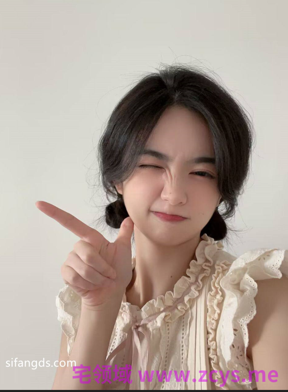 两位女大与一位导员性爱图影泄密 26P22V 433m