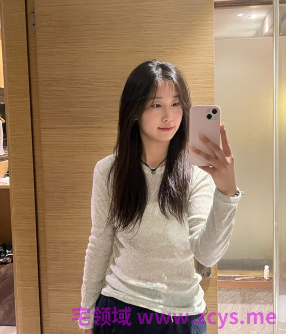 淫叫无敌的女友，长相也是素人里比较不错的，很是清纯，跟交往四个月的男友第一次开房，超级主动，拍的时候也不反感，妥妥的母狗体质，呻吟声非常棒 3P 6V 327M