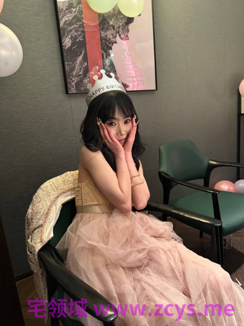 内蒙古女神级美女露脸性爱自拍，表里不一真滴反差啊，无水印原档5P 10V 815M