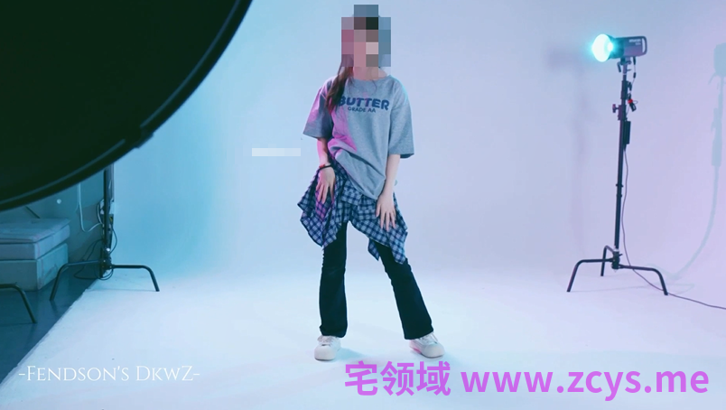 【FENDSON作品】，付费解锁，三点粉K-POP模特，动作一看就是专业的，腋毛和逼都很有特色！