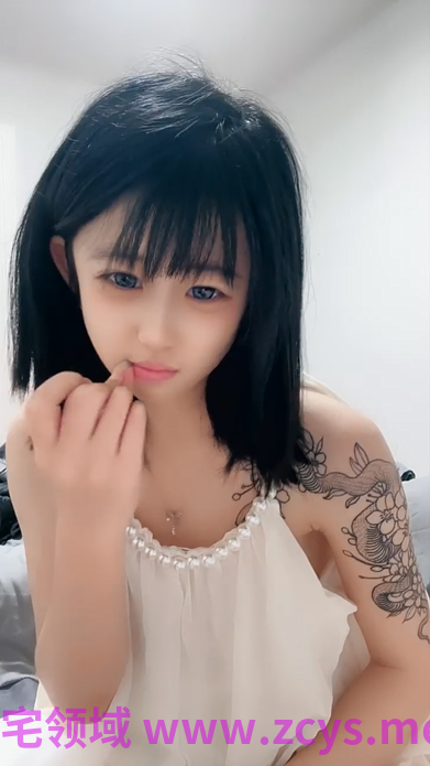 清纯学妹【小祺饿了】纯天然美鲍一线天道具自慰 掰穴贴屏特写【4v】