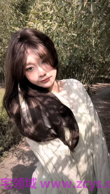 毛衣妹公园啪啪，撅着屁股让拍摄，各种穿衣风格换不停，扒开豹纹小内内上位后入，屋里不过瘾跑公园 1p 12v 0.99g