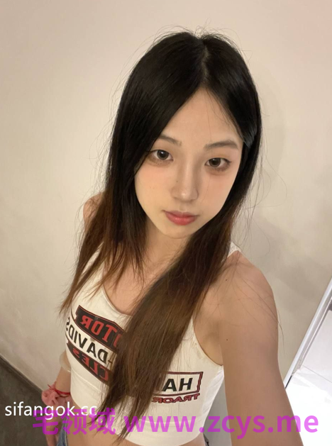 斯文眼镜反差女大学生与校内男友开房各种造爱自拍流出 10p 1v 557m