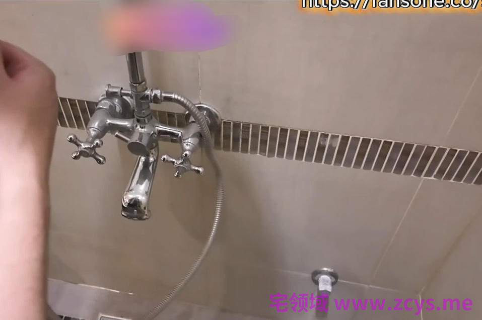 极品嫩妹-洁妮jennie-新  请水电工来家里修水电，发现他又高又帅（1V,821M）