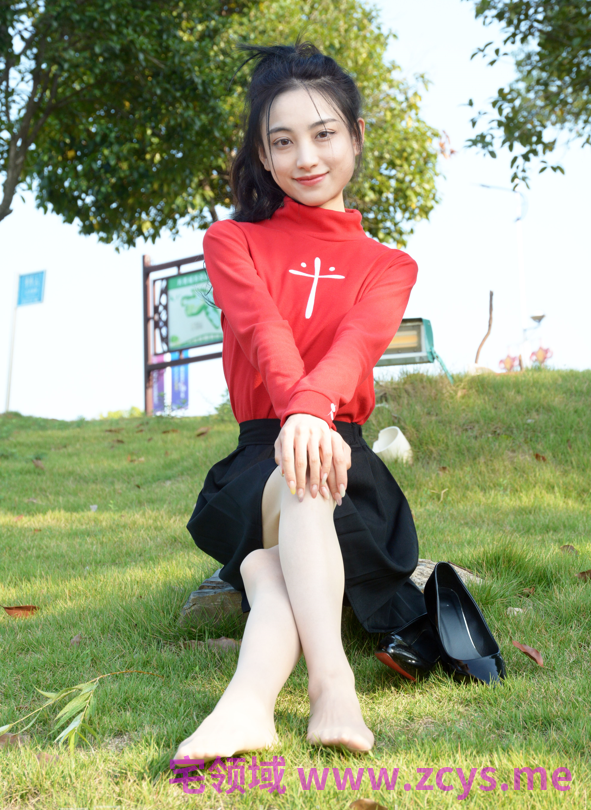 初夏女神 - 柒柒 自然魅力-制服高跟短裙肉丝 【100P1V869M】