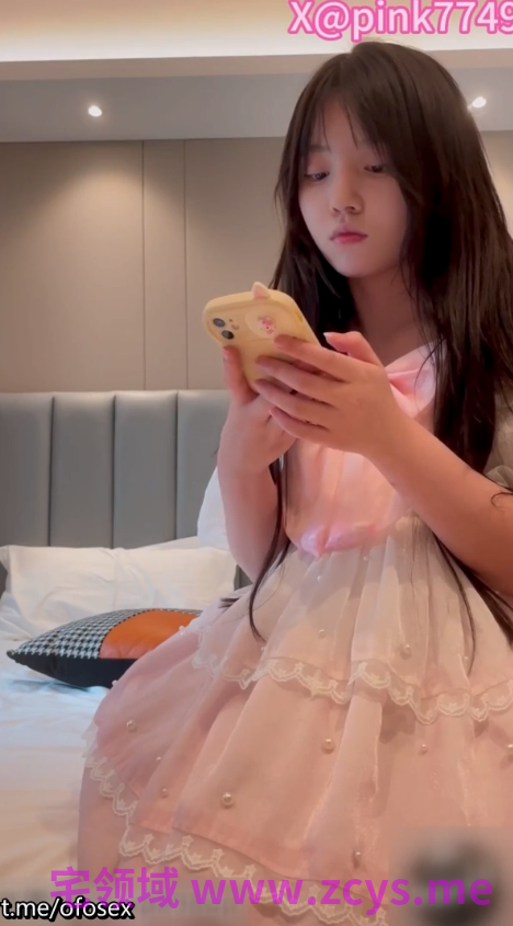 PINK大神【粉红君】酒店约炮极品颜值19岁超纯E奶萝莉型美女上【402m】