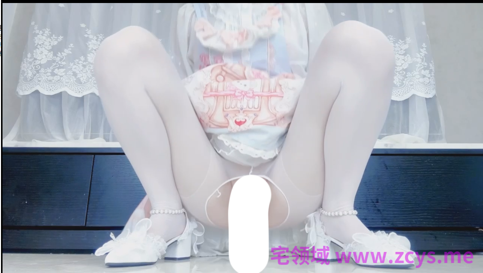 【新】点点-lolita开档白丝坐插紫薇【1V】【811MBpikpak云盘】