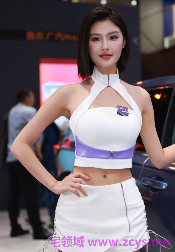 网红模特 - 程儿 白色挂脖镂空背心短裤 白色短靴 【340P5.4G】
