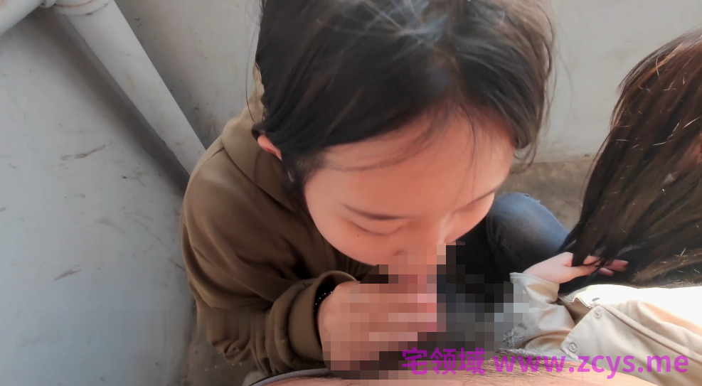 大神在楼道让两个学生嫩妹口交 哥哥这样做就有零花钱嘛 两个妹妹轮流口交好变态