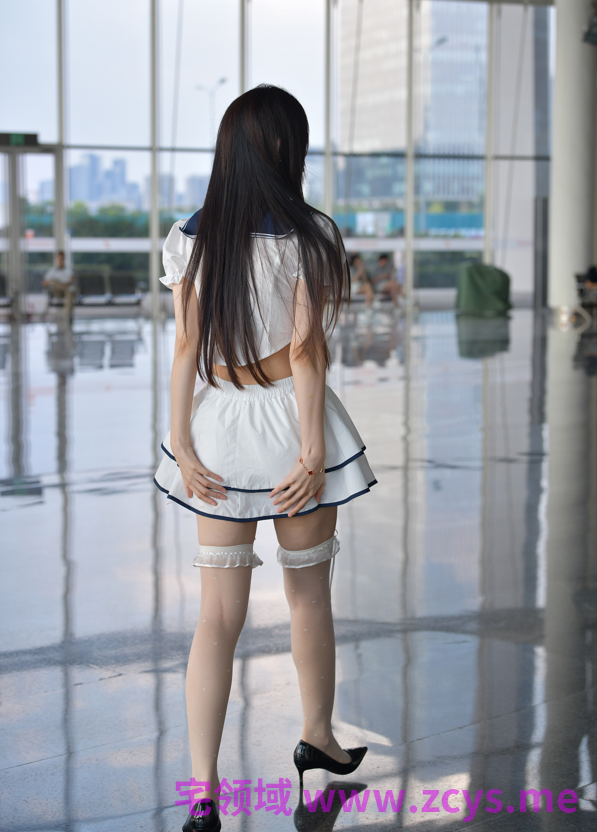 网红模特 - 乐乐宝 白色水手服短裙 波点丝袜 【132P325M】
