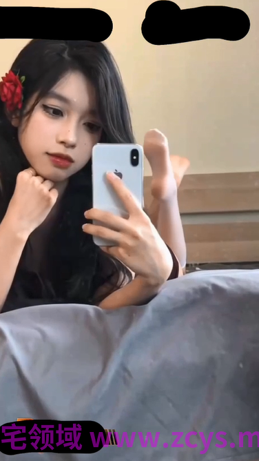 美脚宝宝晴天小猪镜头前黑白丝袜怼脸开大