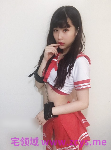 齐头帘可爱嫩妹露脸不雅自拍视图流出，撩人肚兜白皙粉嫩自慰性爱，表里不一非常反差(2V)22p702m