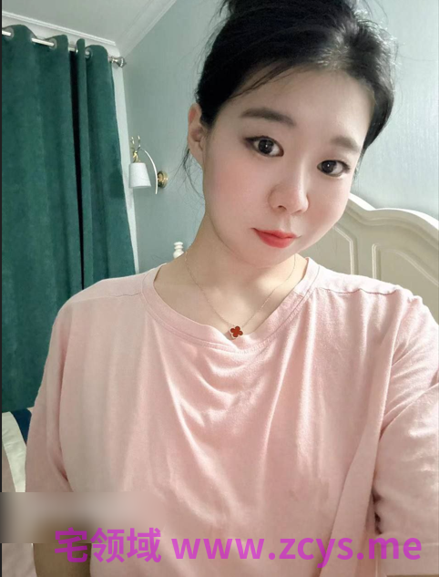 大胆疯狂反差少妇露脸性爱自拍，貌似约炮两位男士一个拍一个肏4v11p855m