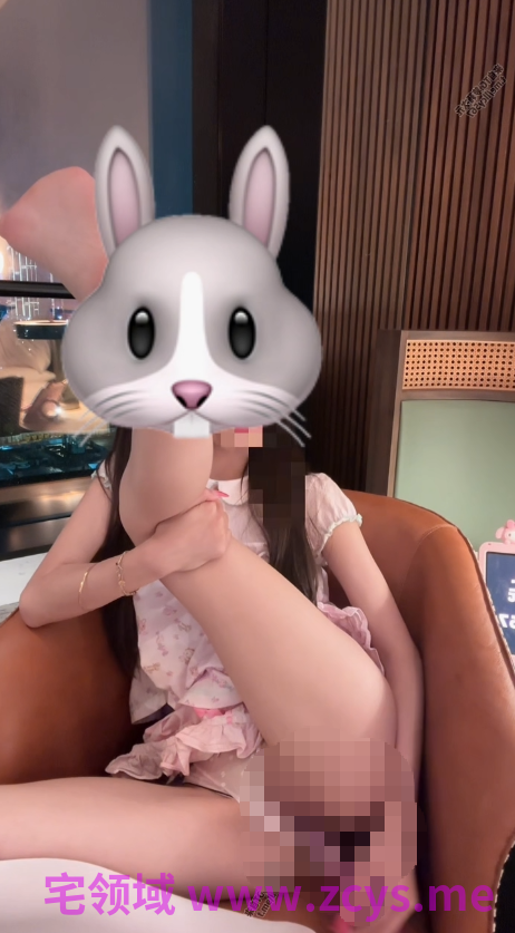 小狗印 推特yiyiloveqq 1200私定版 女儿服白丝裸足秒潮神器假几把多玩具自慰 单手比耶 叫爸爸 声音甜 【1V 257MB】