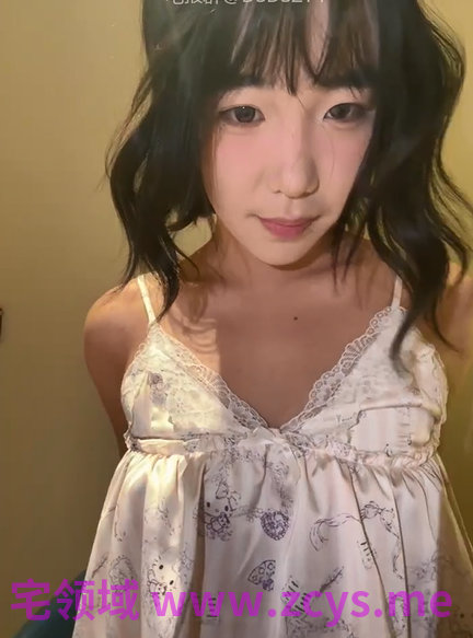 极品反差甜妹【lucy2027】表情非常可爱的学生妹趁着没人在教室和厕所自慰(13V)