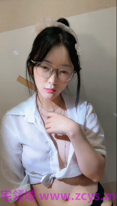 新人正宗校花下海 超级漂亮【小清宝宝】眼镜妹就是骚 带胸链 掰穴跳弹大鸡巴道具自慰 【4v】