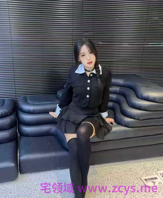 深圳超反差大学生甘愿做金主小母狗，女仆装玩口球露脸调教啪啪4v6p921m