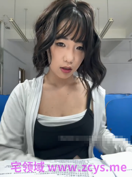 极品反差大学生甜妹【lucy2027】表情非常可爱的学生妹趁着没人在教室和厕所自慰(15V)