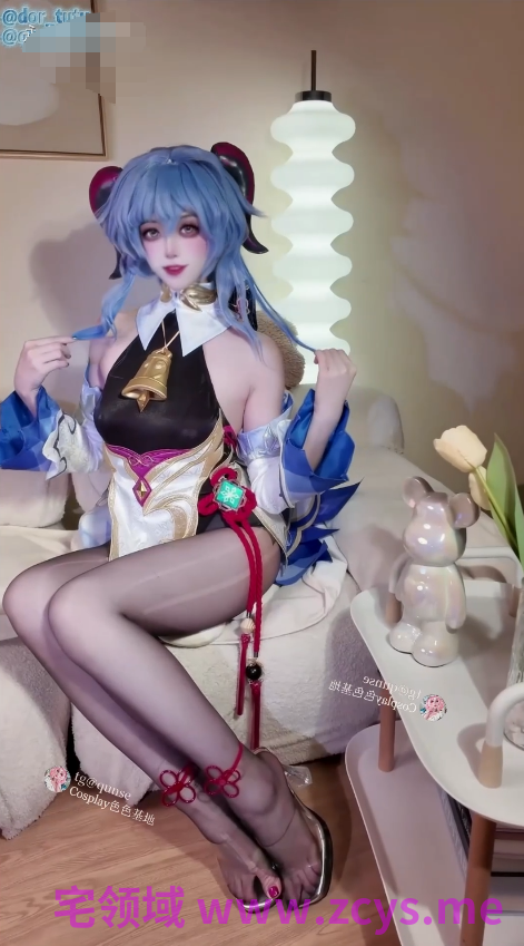 月野兔 qmcxhcos 甘雨cos露脸口交足交阿黑颜吃鸡，完整版1小时 【3V 2.03GB】