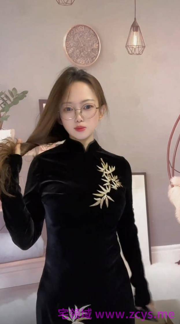 抖音12万粉眼镜妹【维她】豪乳揉搓粉穴自慰，水真多呀，诱惑拉满 [12V/236.6MB/度盘]
