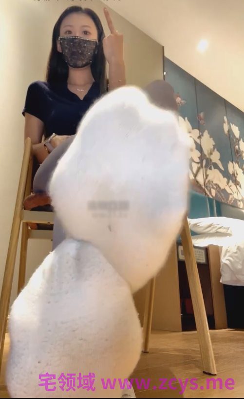 玩物直播11s-260522 牛仔裤美臀油足红绿灯+瑜伽裤白袜香水【3V】【1.2G百度云】