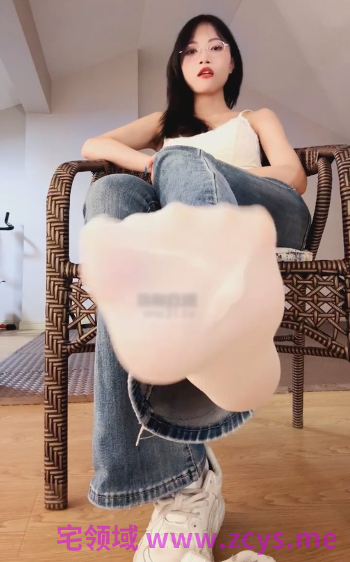 玩物直播诗诗s-260517 开发调教素人女m+牛仔裤小白鞋臭白袜鞋交红绿灯【2V】【1.01G百度云】