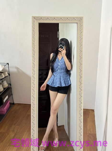 极品足控女神居家各种角度展示性感美足，玩得特别有感觉，躺床上玩弄男友鸡鸡5p1v180m