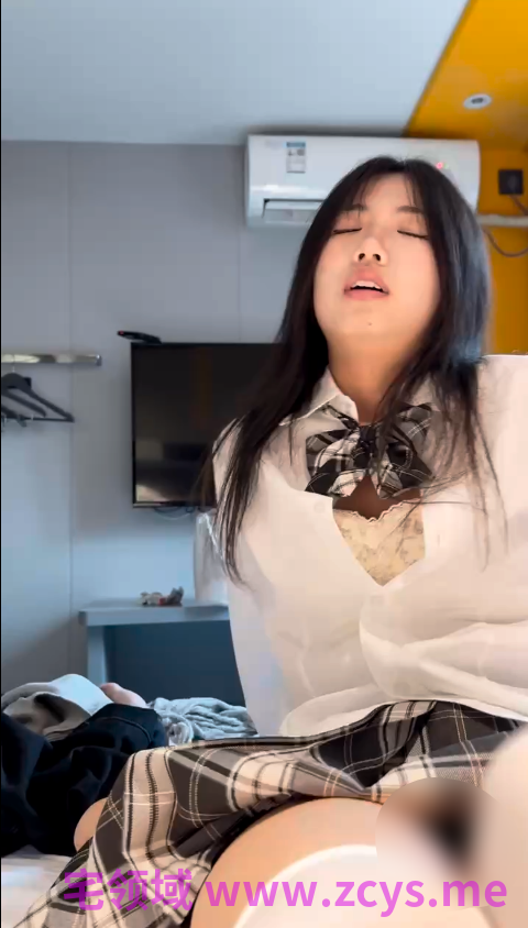 苹果原相机云端泄密，上海外表纯情漂亮小姐姐私下极度反差，居家和男友各种露脸性爱自拍流出19v3p282m