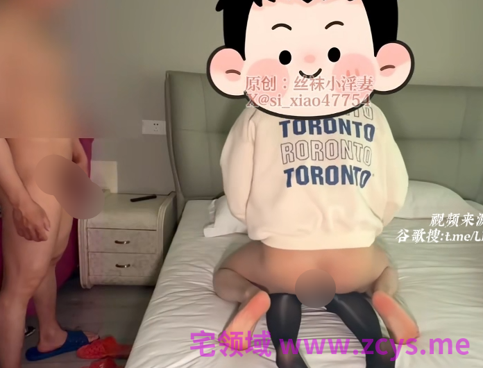 丝袜小淫妻  邀请以前大学同学操自己的老婆（1V,421M）