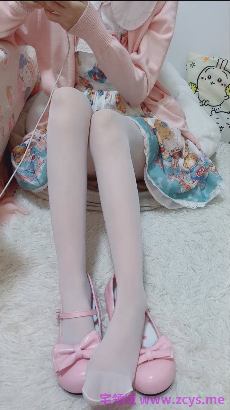 【新-足控】妮妮酱-秀足模拟足交合集【7V】【434MBpikpak云盘】