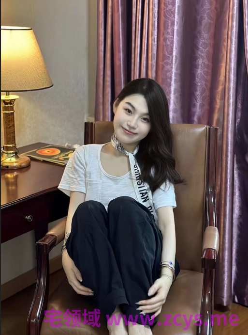 江苏昆山气质漂亮时尚人妻，上床后太反差，扇嘴巴叫爸爸毒龙舔脚露脸调教性爱，无水印原版 33V23p3.07g