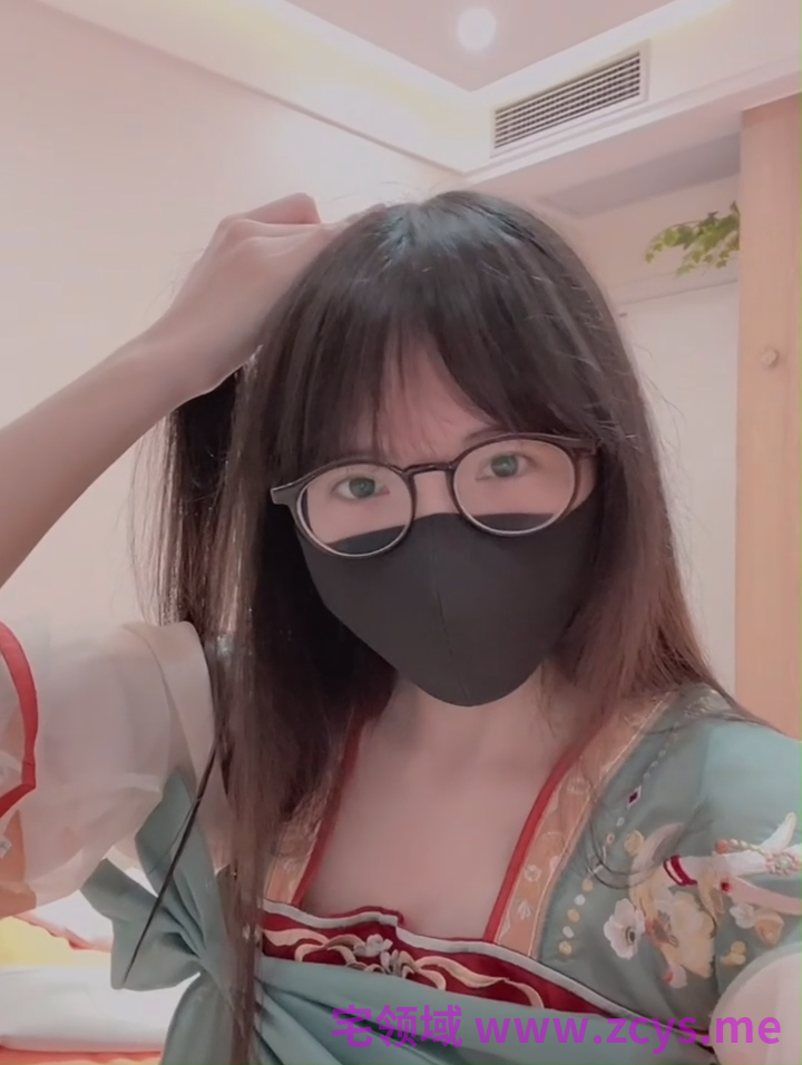 极品眼镜福利姬 一只荞 白丝汉服自慰