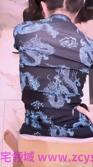 极品舞蹈福利姬【贝璃珞】旗袍  这么花的猫咕你想怎么玩