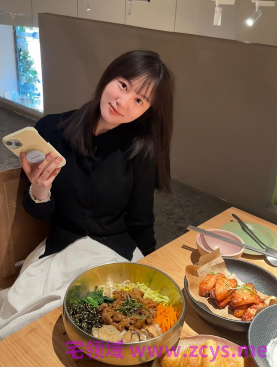 贵州黔西南露脸人妻，小少妇漂亮身材好，谁能想到私下如此反差，说要找别人操她，她说可以 1v14p795m